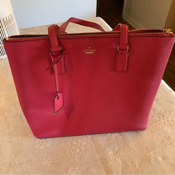 Kate Spade Fuschia Leather Trapezoid Tote Handbag Shoulder Bag spot on bottom - Picture 2 of 11